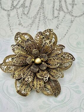 Antique Gold Filigree Flower Brooch #cz808
